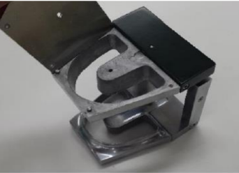 1. Remove upper and lower base plates by
using slotted screwdriver.