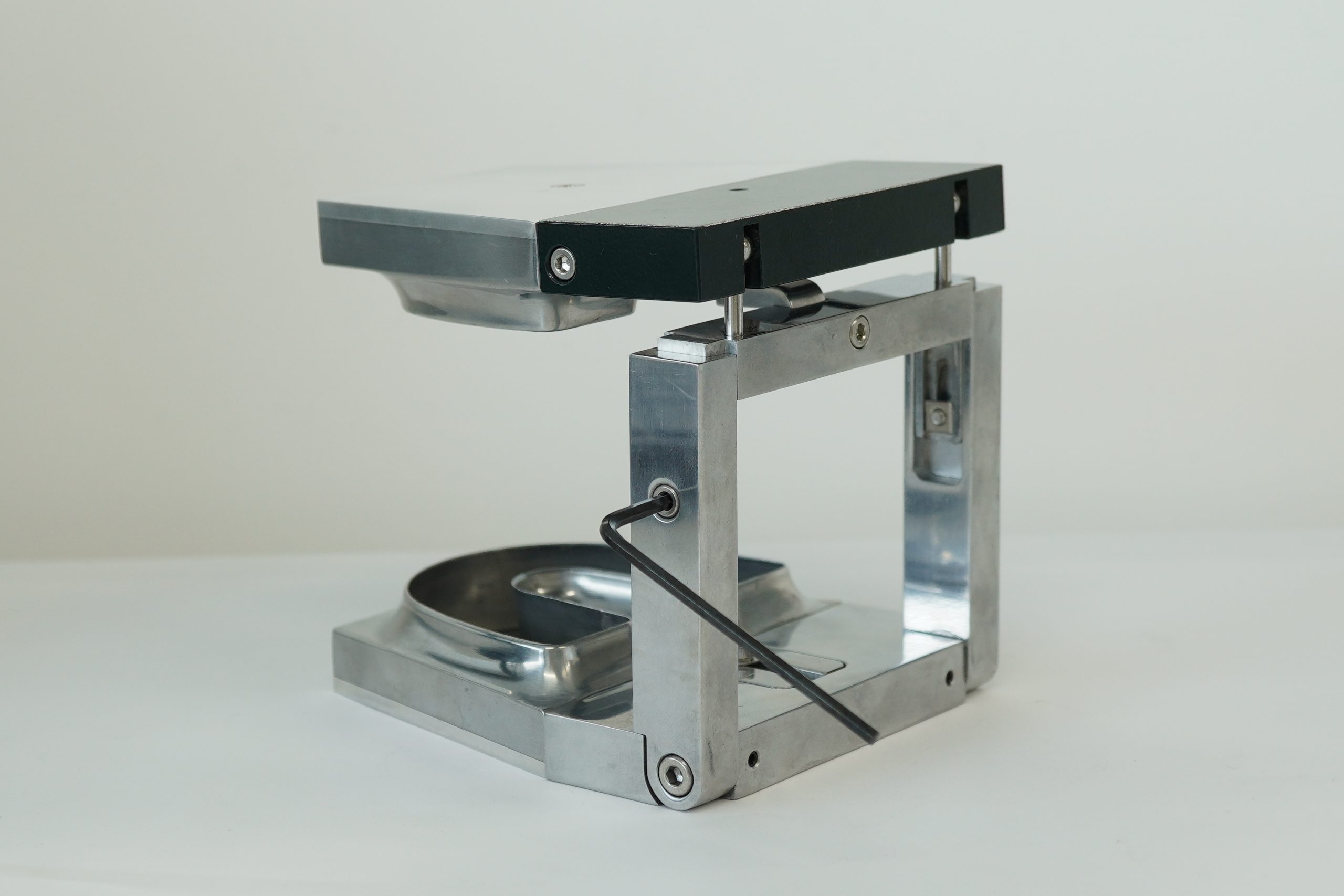 Post height is adjustable (max. 7mm) with provided wrench.