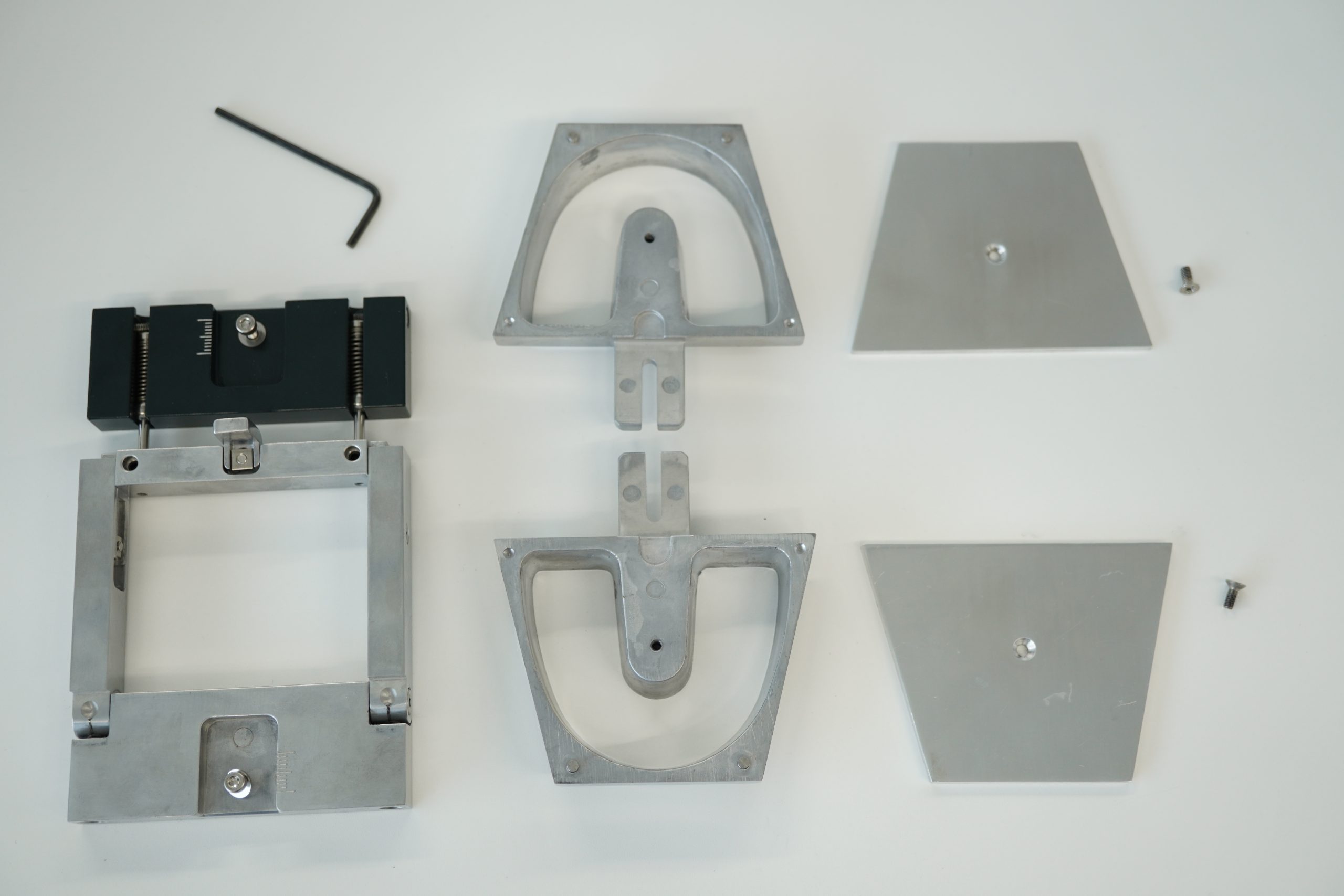 Comes with Post, wax form base, base plate, and 2.5 mm hex wrench.